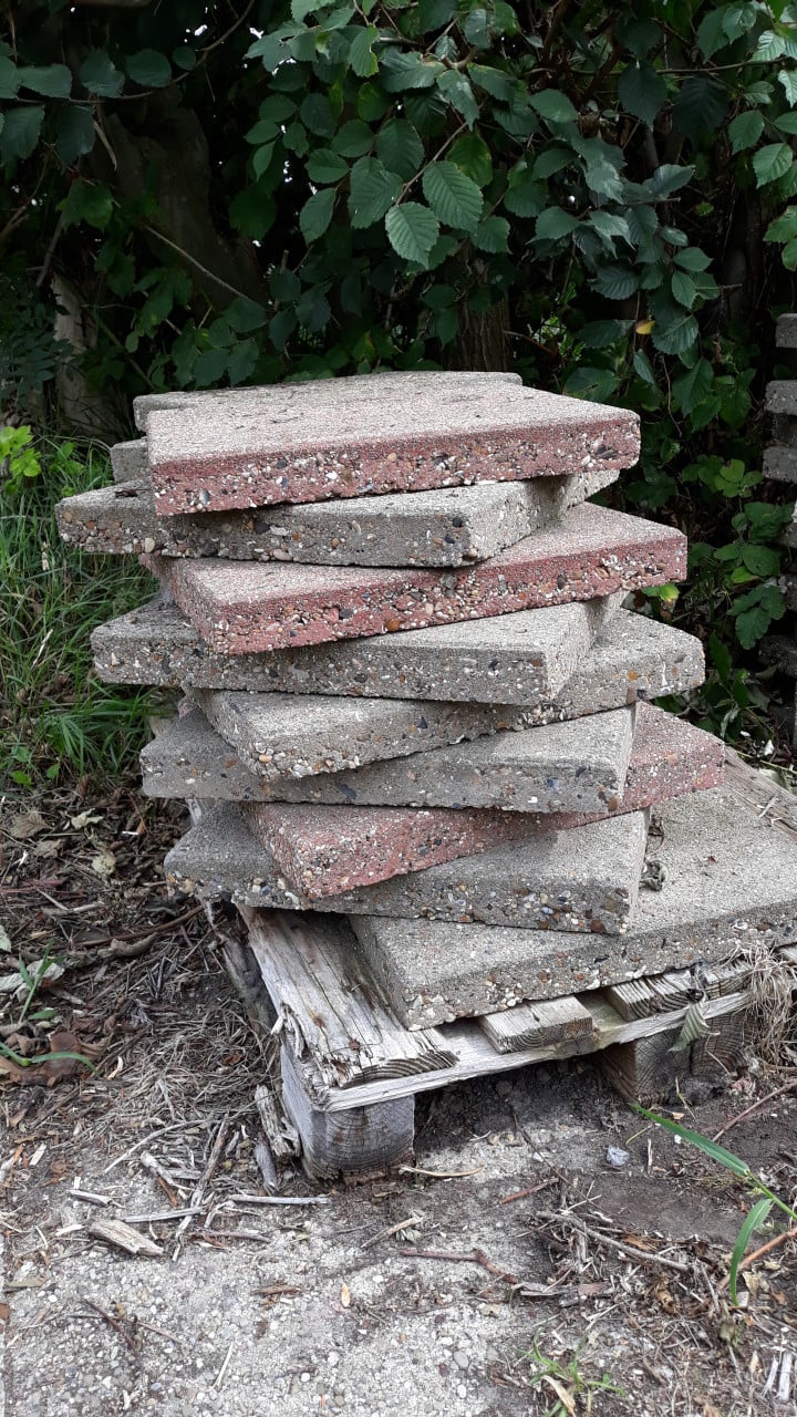 Beton-/grindtegels.  50 x 50 x 6 cm.