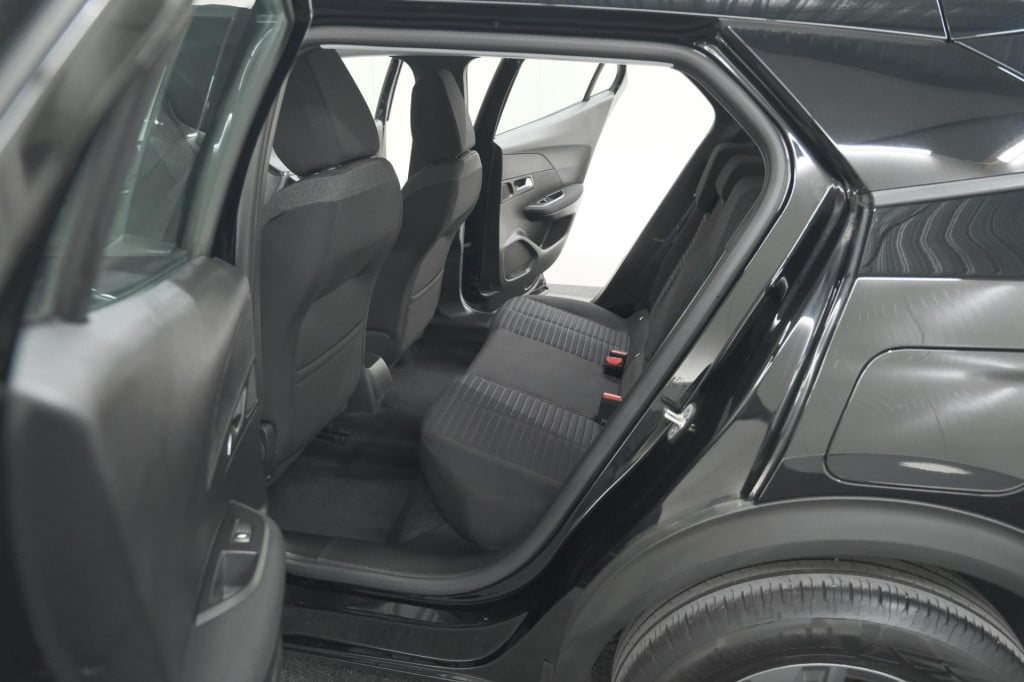 Peugeot 2008 puretech 130 eat8 active | parkeersensoren | navigatie | apple
