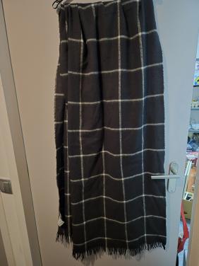 Zwarte sjaal met witte ruit van WE Faschion 100% Acryl 240x67 cm