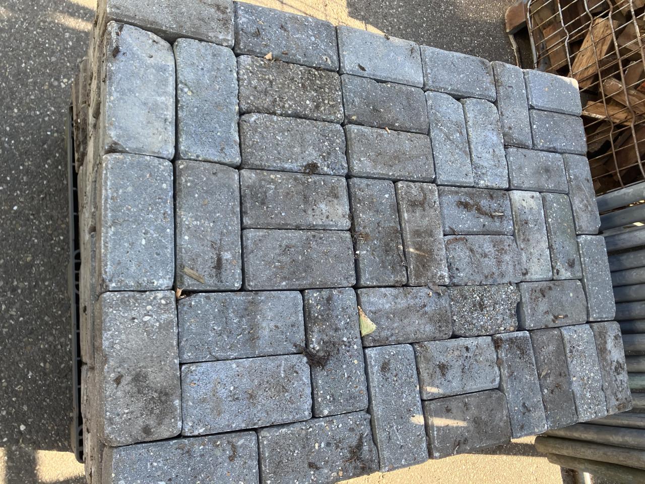 Betonklinkers op pallets