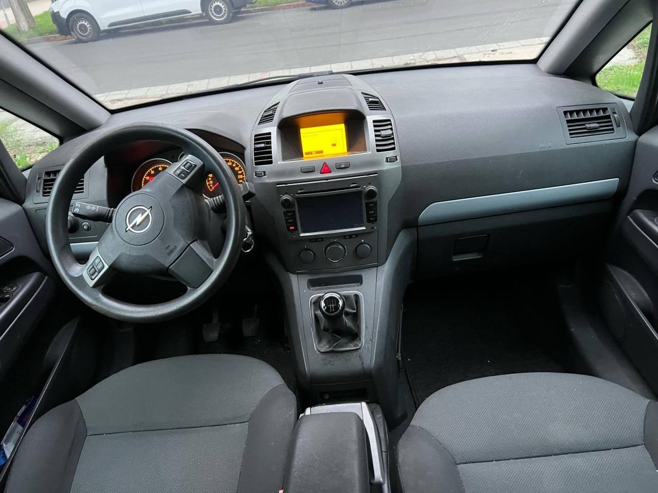 Opel Zafira 1.8 Essentia 7 zitter Jaar apk