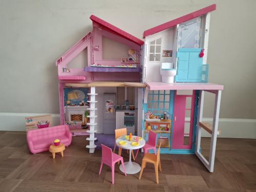 Barbie Malibu huis met meubels en 25+ accessoires 70 cm hoog