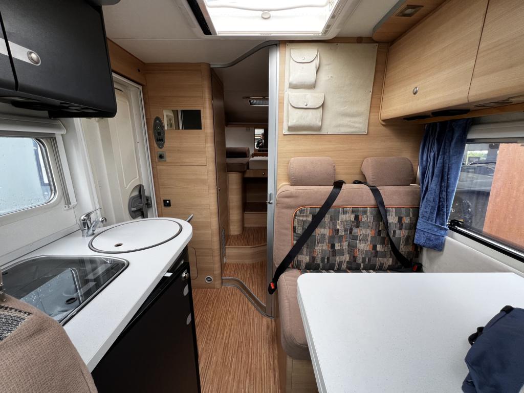 Weinsberg Onbekend r49 x250/2 | camera | groot bed | radio | luifel