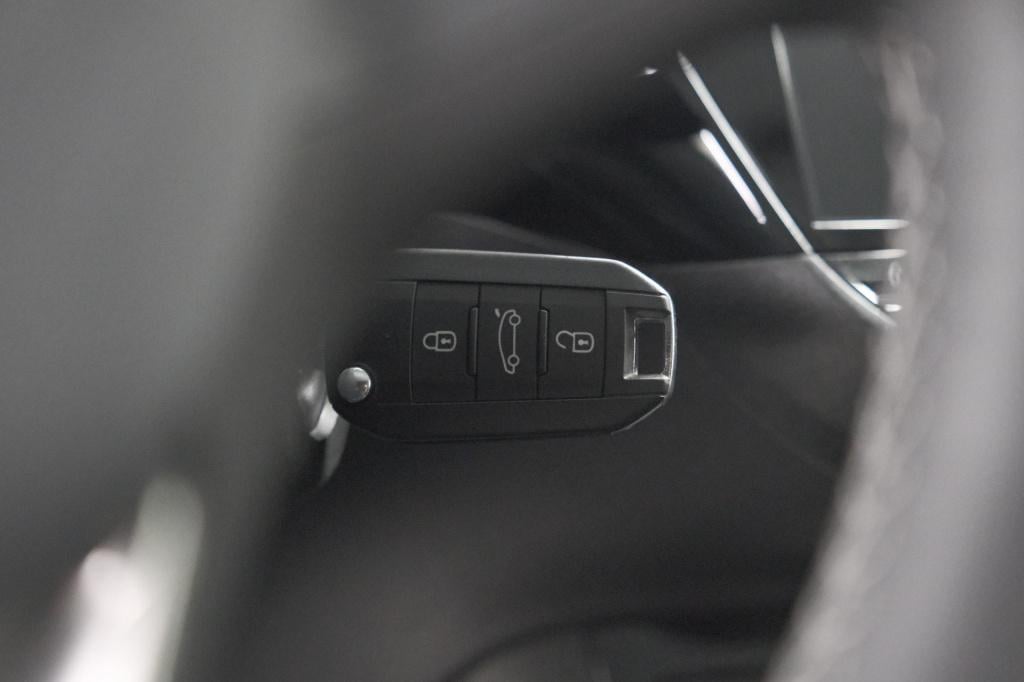 Opel Corsa turbo 100 level 3 | stoelverwarming | navigatie | parkeersensore