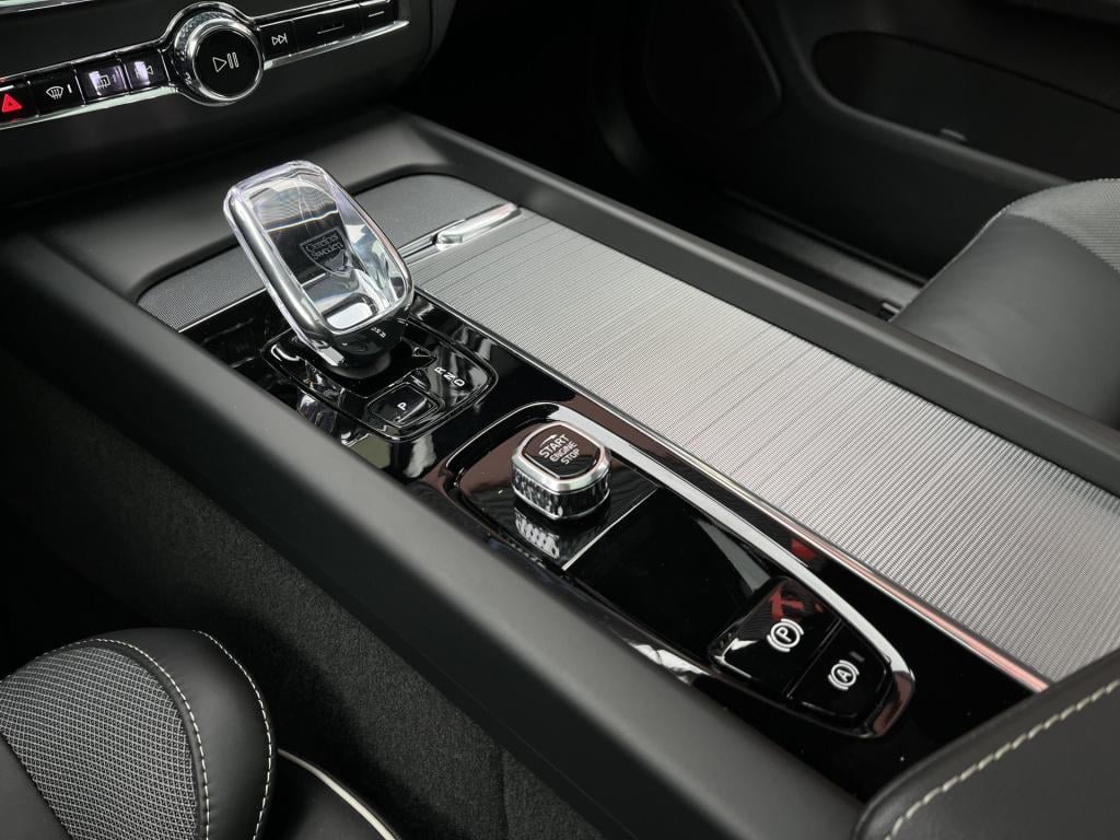 Volvo XC60 2.0 t8 plug-in hybrid awd polestar engineered | bowers&wilkins |