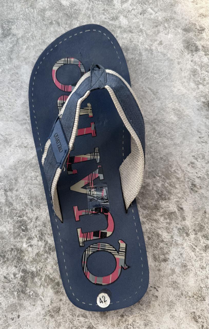 2 paar NIEUWE slippers. Sandaaltjes. Mt 42. Zwarte Passen ook voor 51.