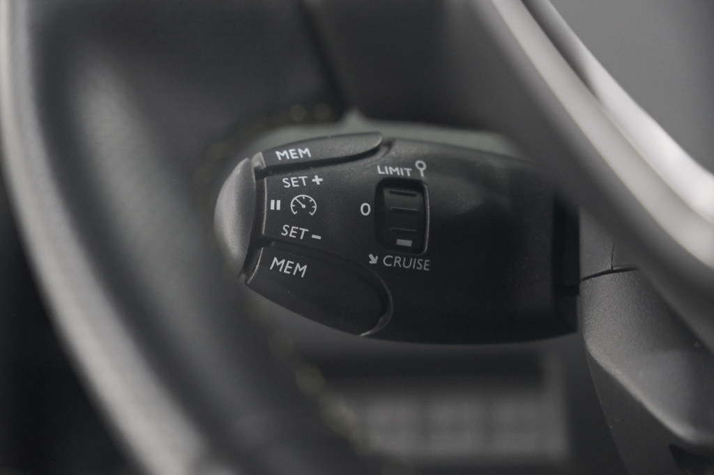 Peugeot 208 puretech 100 gt | camera | navigatie | apple carplay | parkeers