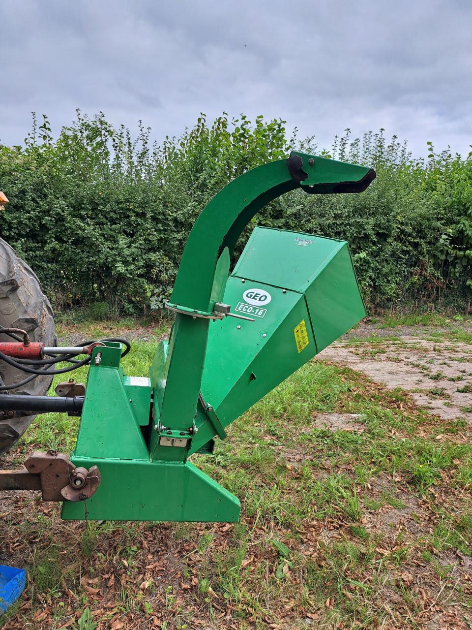 Takkenhakselaar met aftakas voor tractor