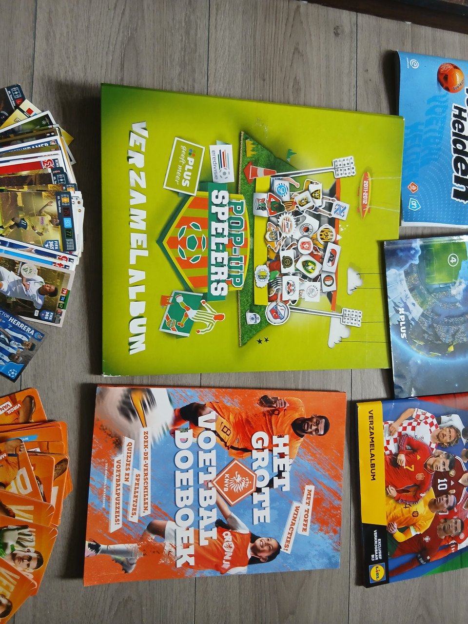 Diverse plaatjes, boekjes voetbalacties AH, Lidl, Plus, Fifa