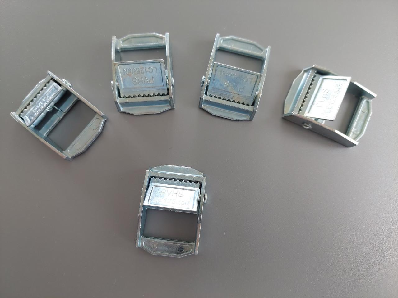 Klemslot t.b.v. spanbanden