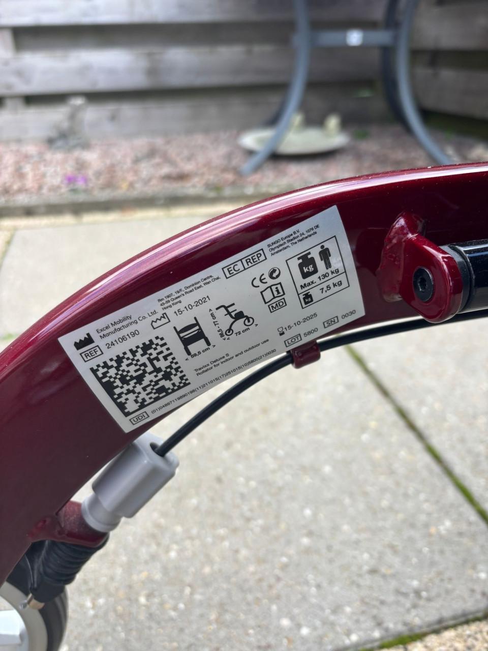 Rollator , bordeaurood, 2 jaar oud