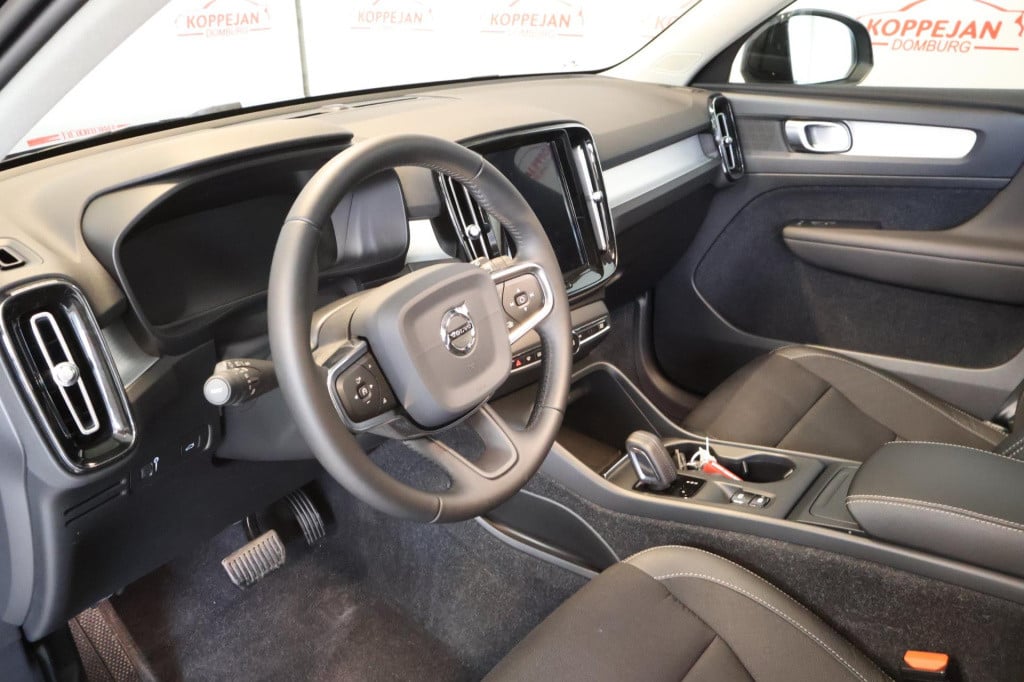 Volvo XC40 1.5 t3 momentum pro nl auto, panoramadak, el kofferklep, carplay