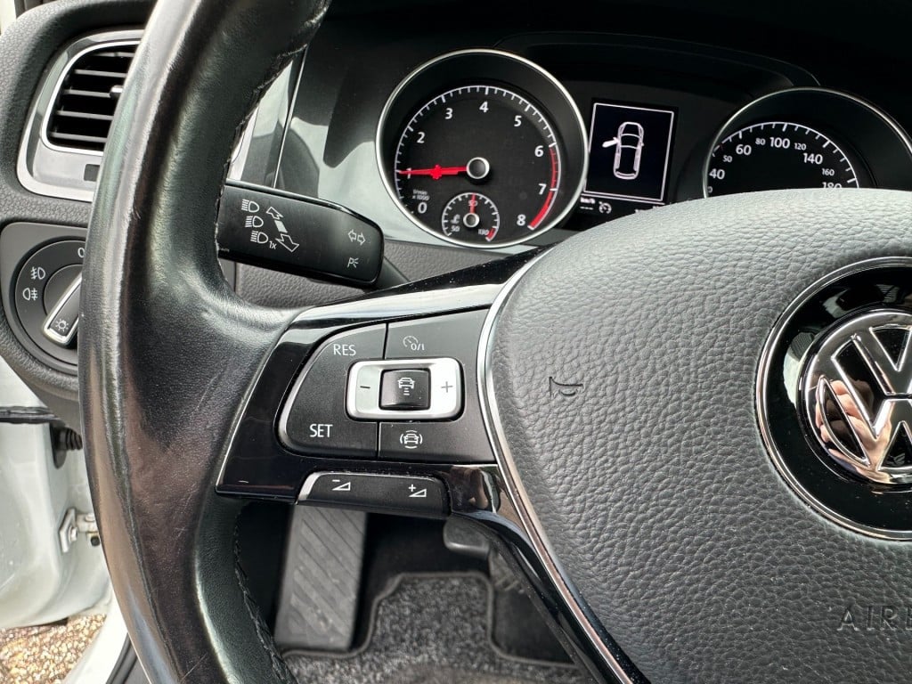 Volkswagen Golf 1.5 tsi comfortline business dsg pdc navi carplay