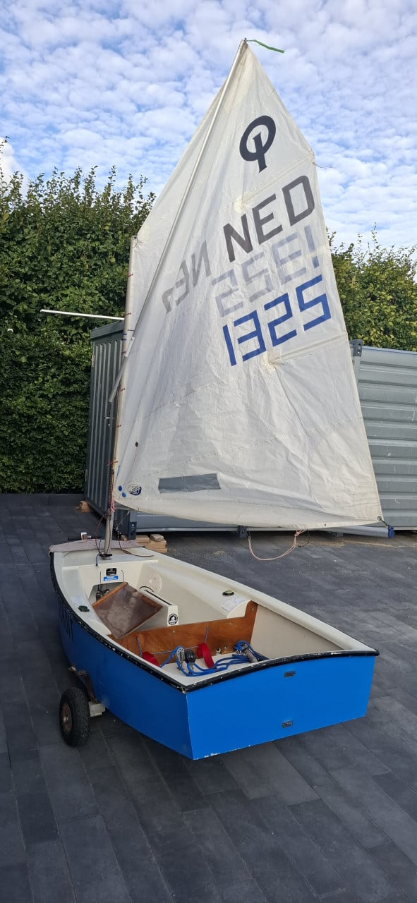 Wedstrijd Optimist zeilbootje Vaarklaar met Trailer