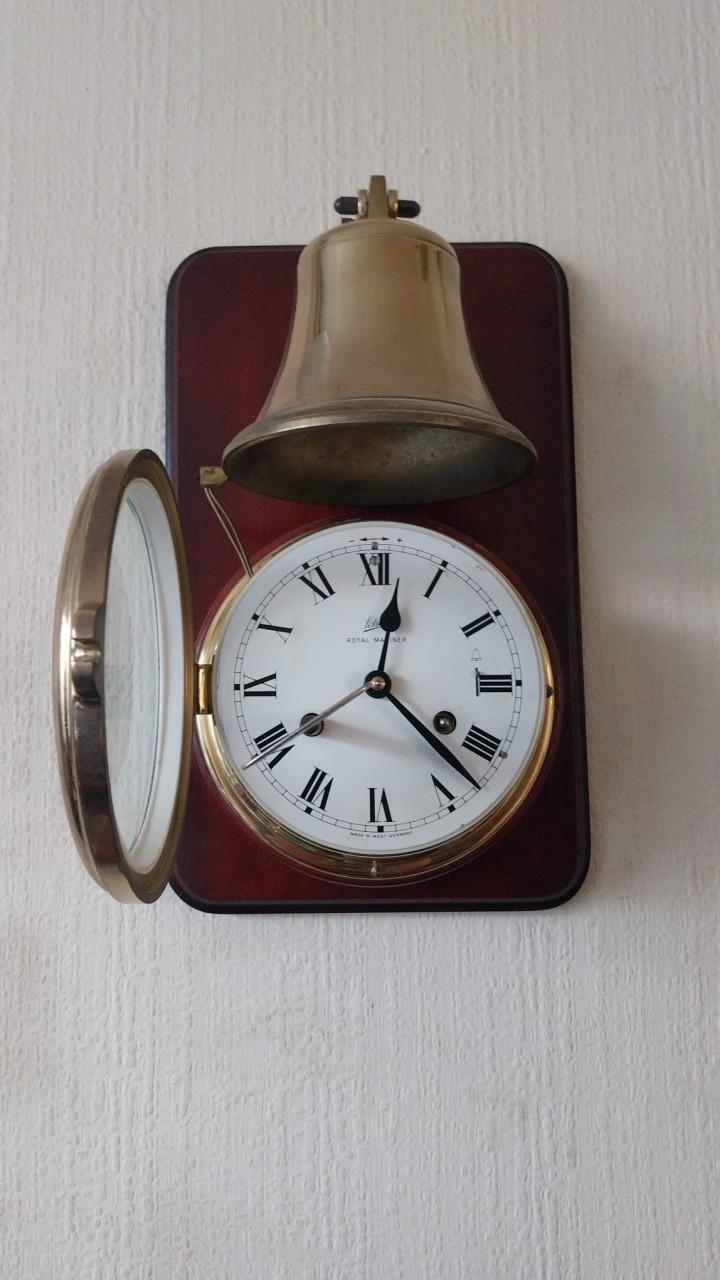 Antieke koperen klok