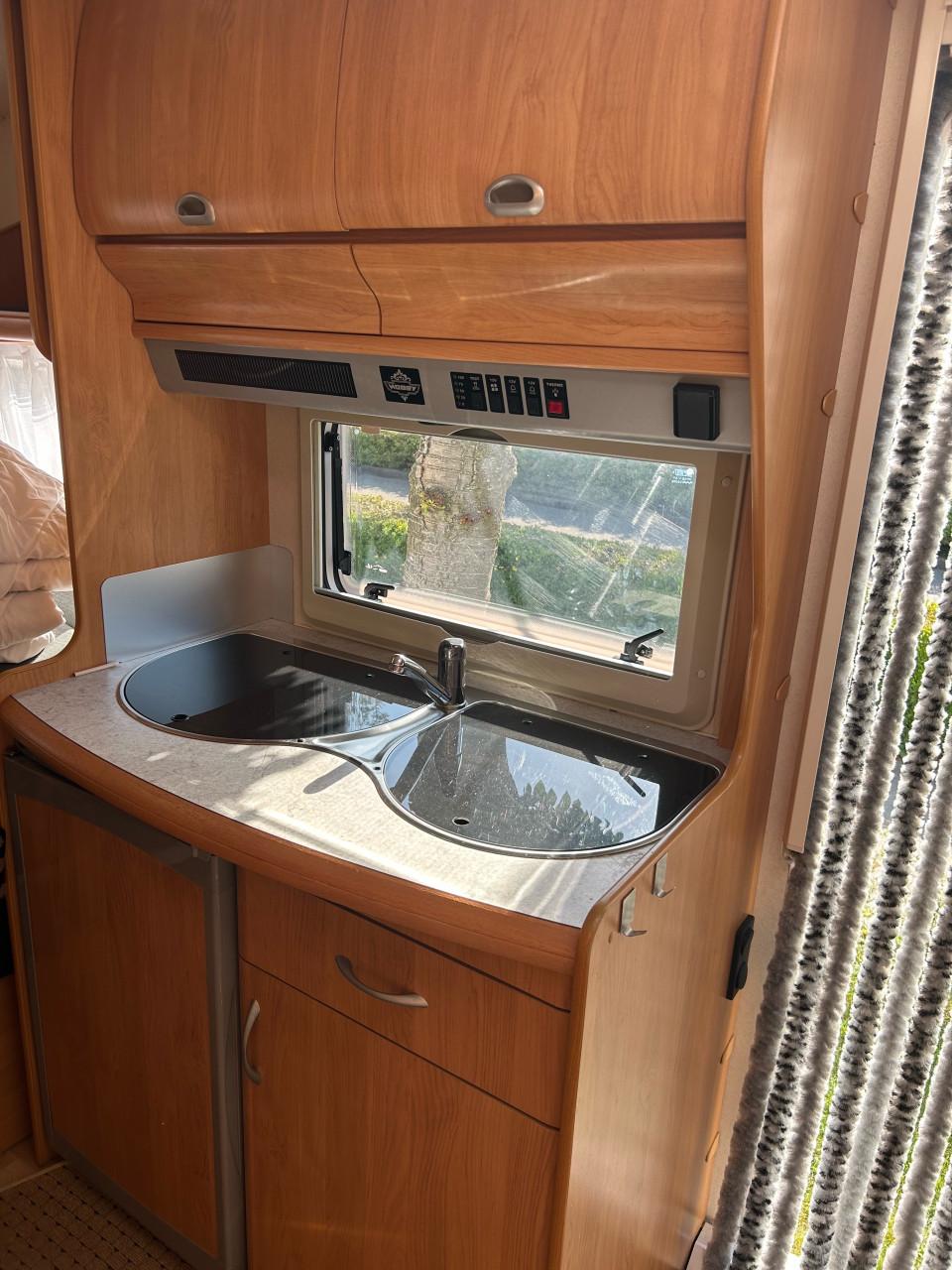 Hobby Excellent Easy Caravan met Voortent, luifel en Mover