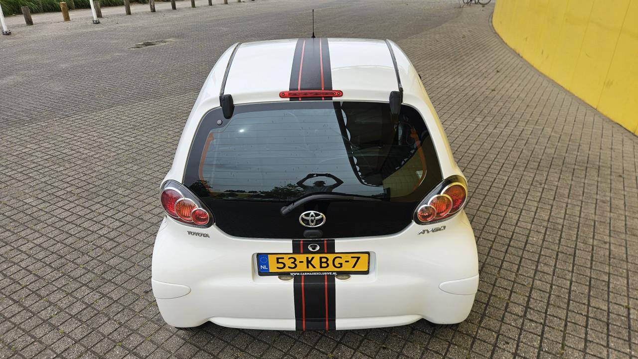 Zuinige TOYOTA AYGO 1.0 vvti Luxe X-cite White / 97.936 km !