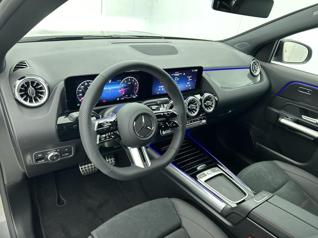 Mercedes-Benz Gla-klasse 180 business solution amg | nightpakket | trekhaak