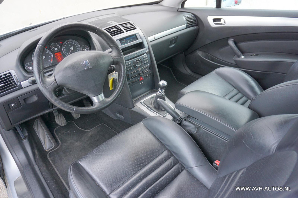 Peugeot 407 coupé 2.2-16v pack