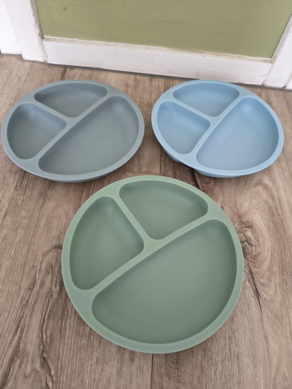 3x zuignap bord! Stevige siliconen borden met vakjes en nap.