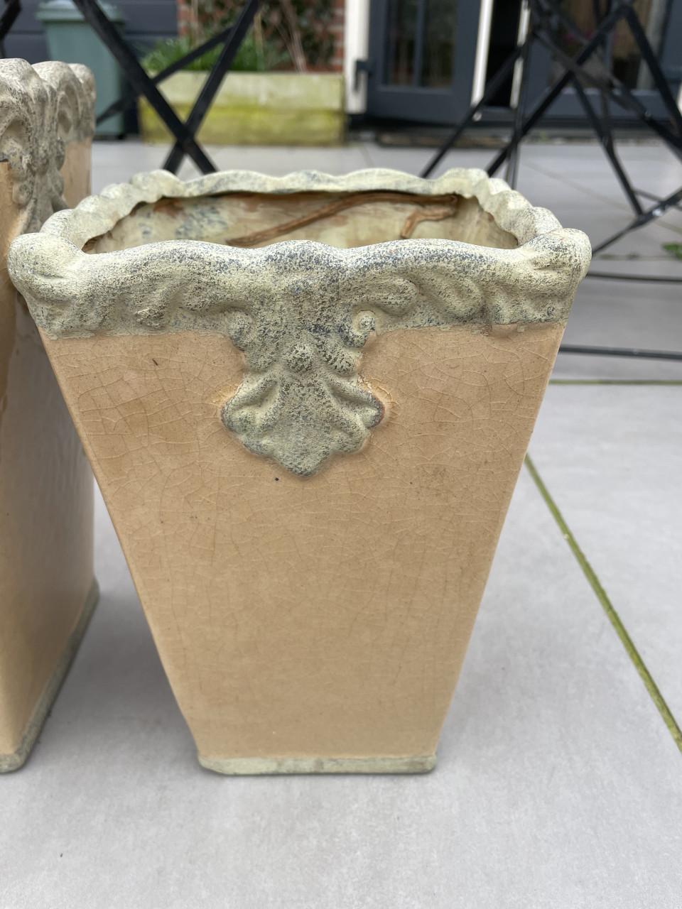 3 vintage bloempotten met decoratieve rand