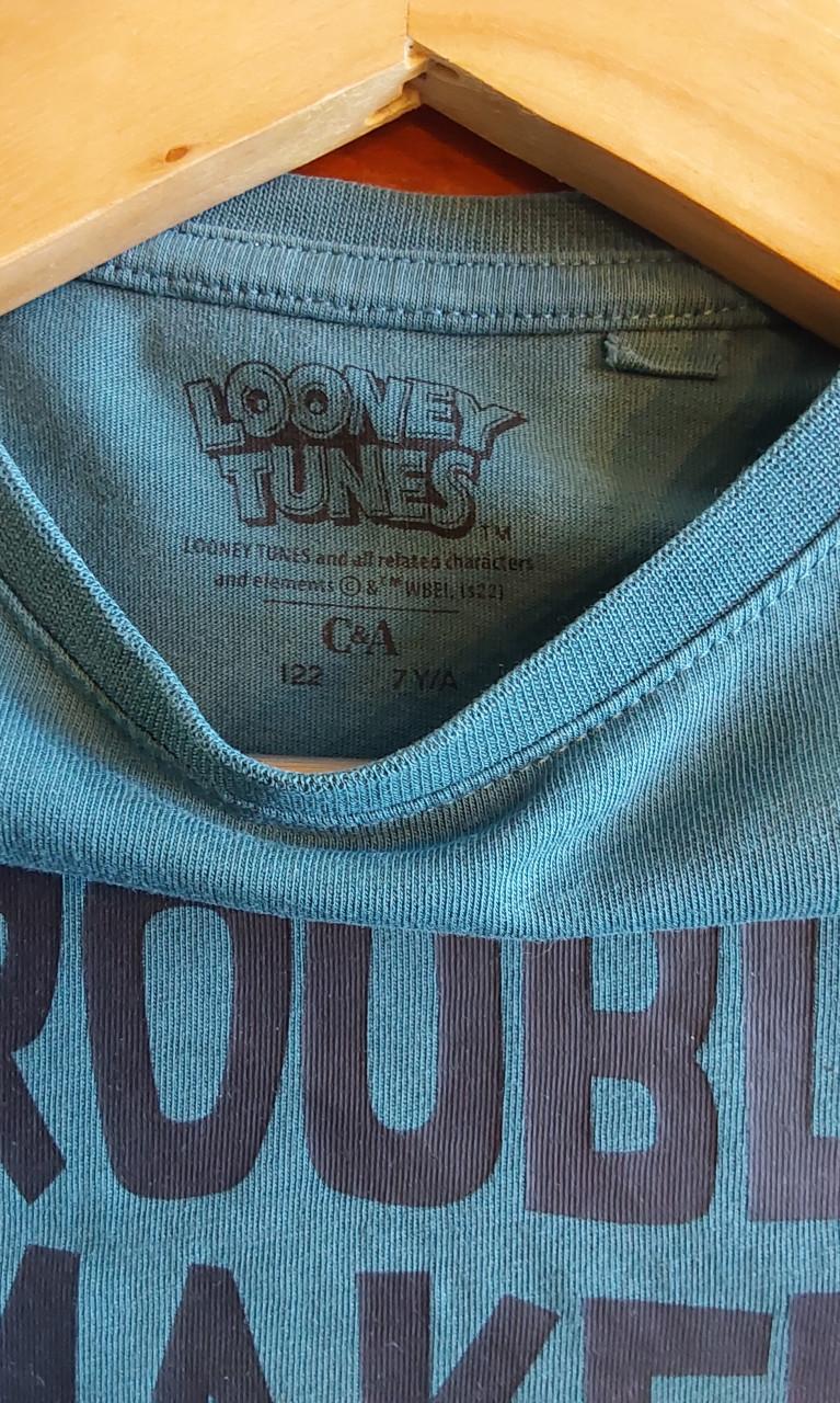 Longsleeve van het merk C&A in maat 122 met de Looney Tunes erop.