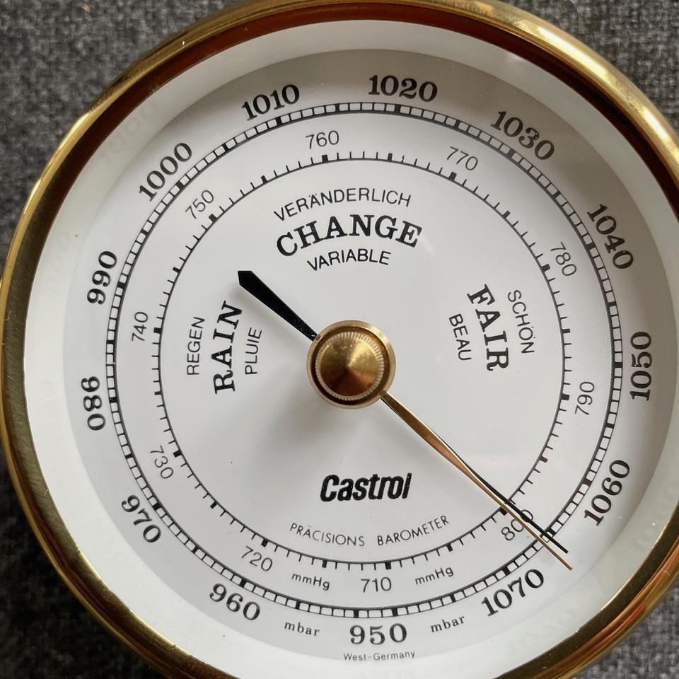 Koperen klok en barometer voor op een plezierboot