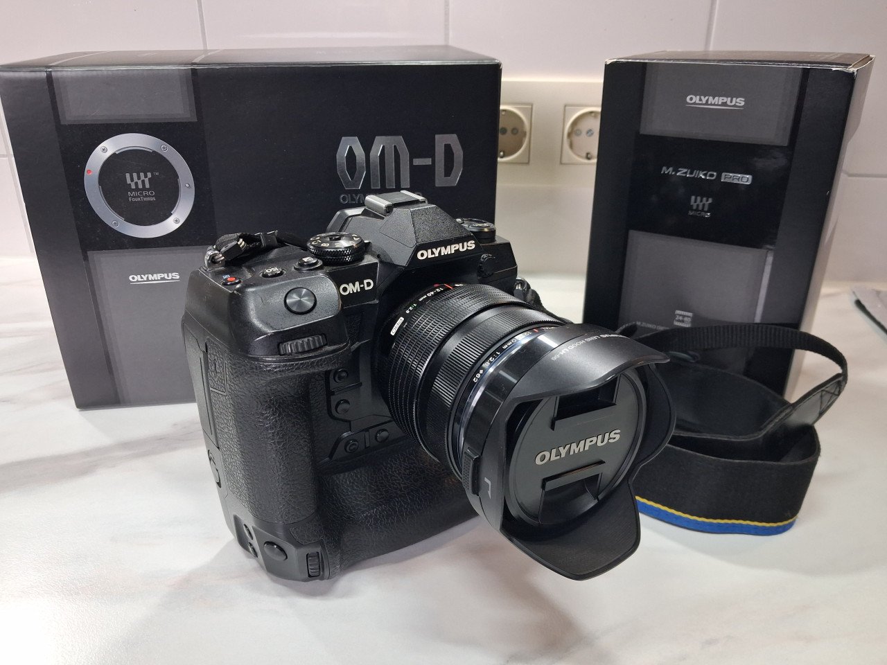 OLYMPUS OM-D E-M1X camera en een 12-40mm PRO lens