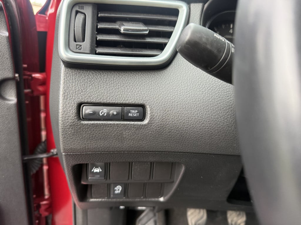 Nissan Qashqai 1.2 tekna pakket 5-drs