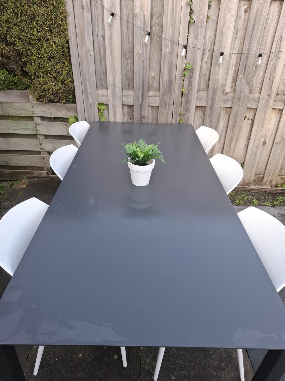 Tuintafel met stoelen