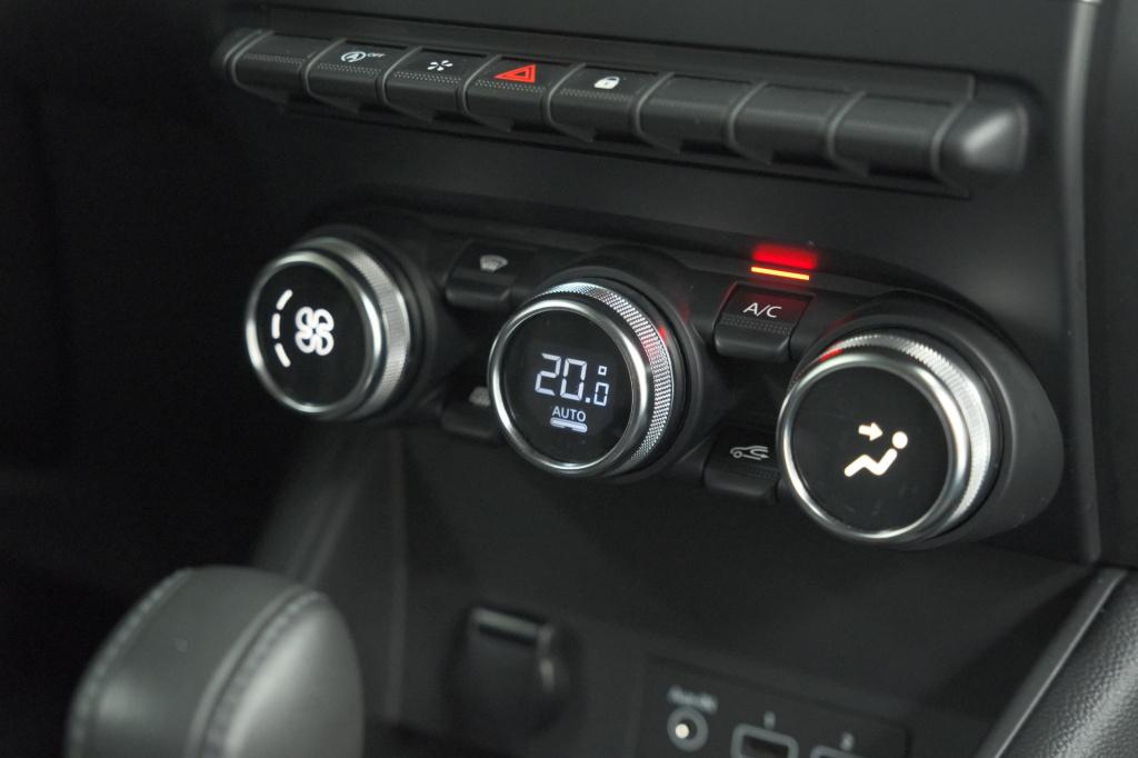 Renault Captur mild hybrid 140 intens | trekhaak | camera | apple carplay |