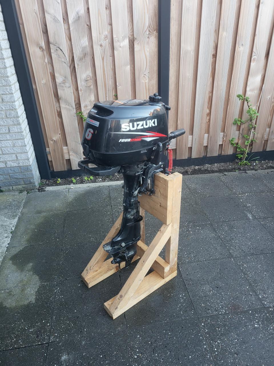 Nimarine Rhino Black 2.90 rubberboot met een 6 pk Suzuki DF6