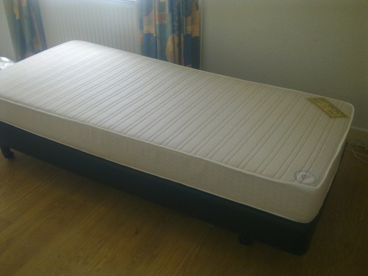 2 x boxspring bed bedden