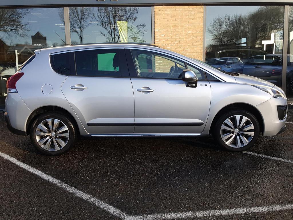 Peugeot 3008 style 1.2pt-130pk trekhaak | navigatie | cruise & climate cont