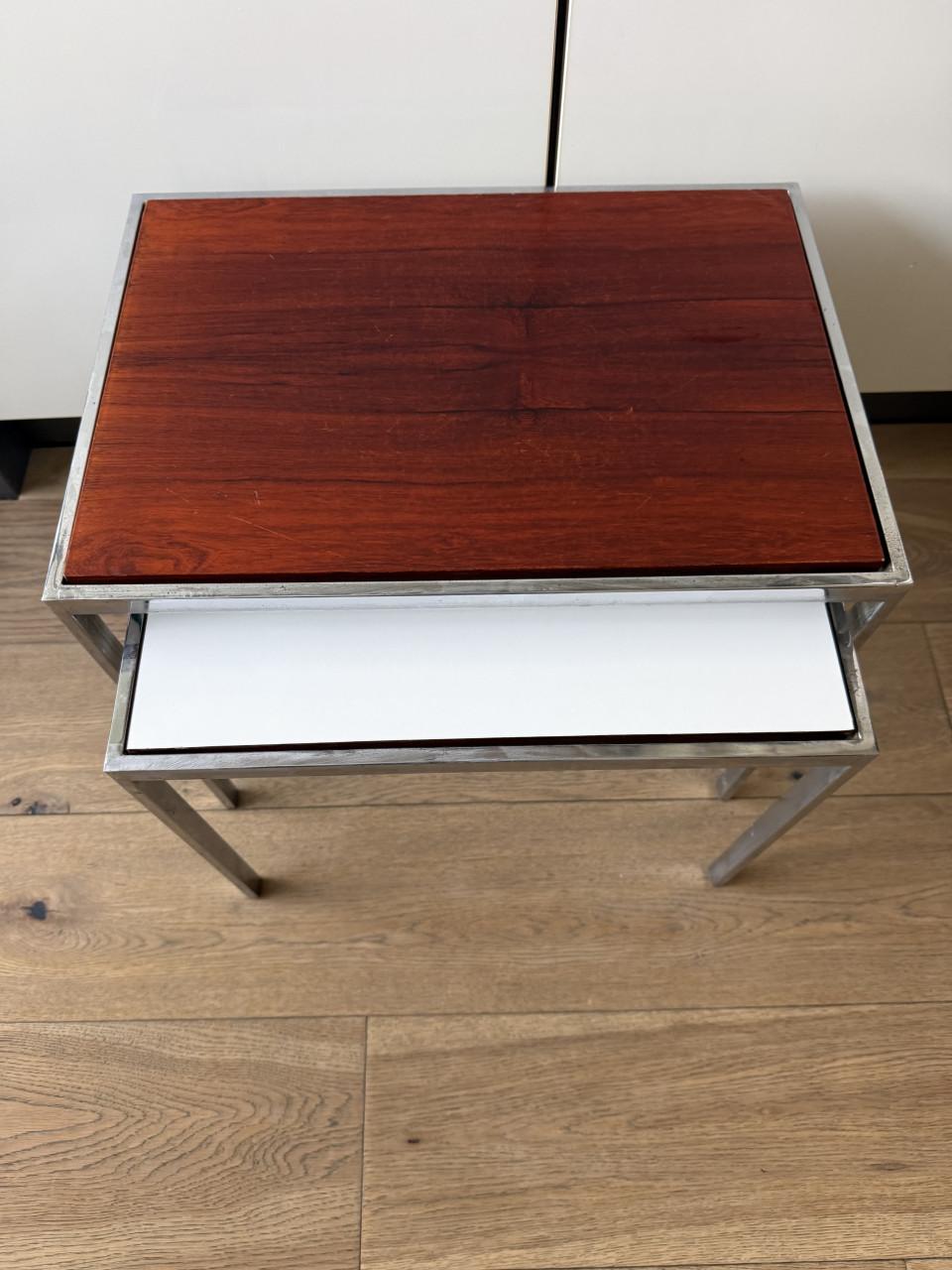 Set van twee vintage bijzettafeltjes