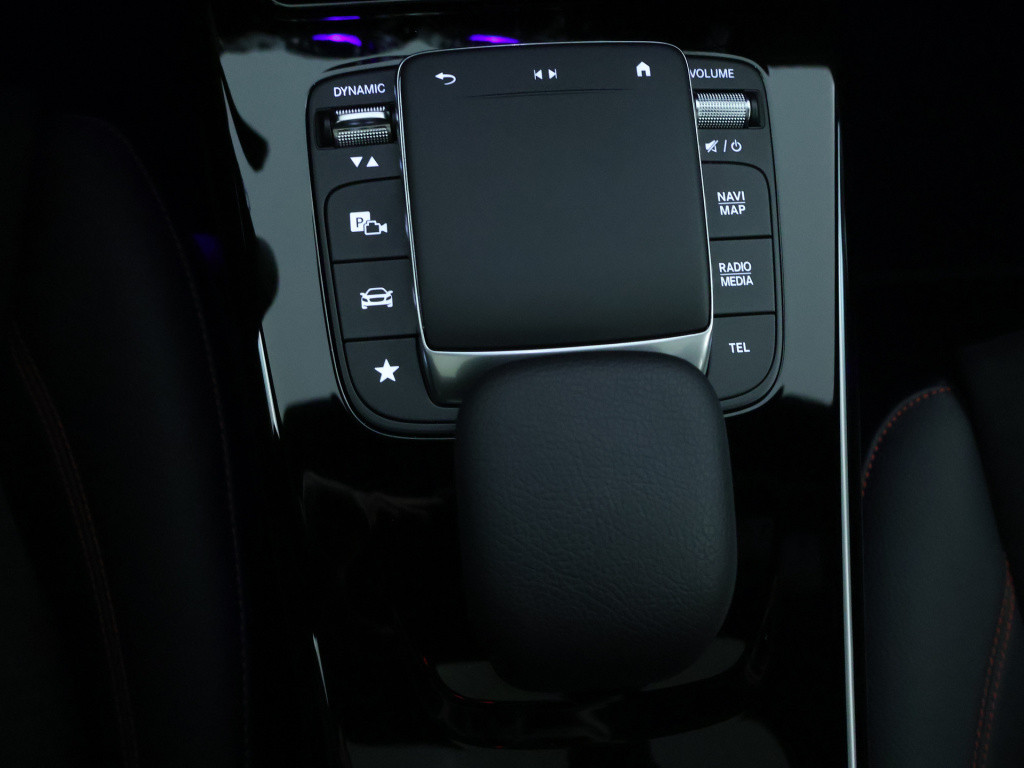 Mercedes-Benz A-Klasse 180 business solution amg | panoramadak | sfeerverli