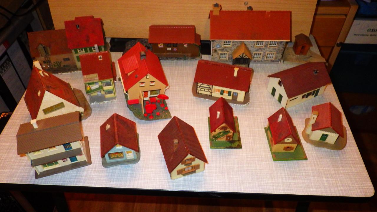 Huisjes voor modelspoorbaan en houten bouwpakket