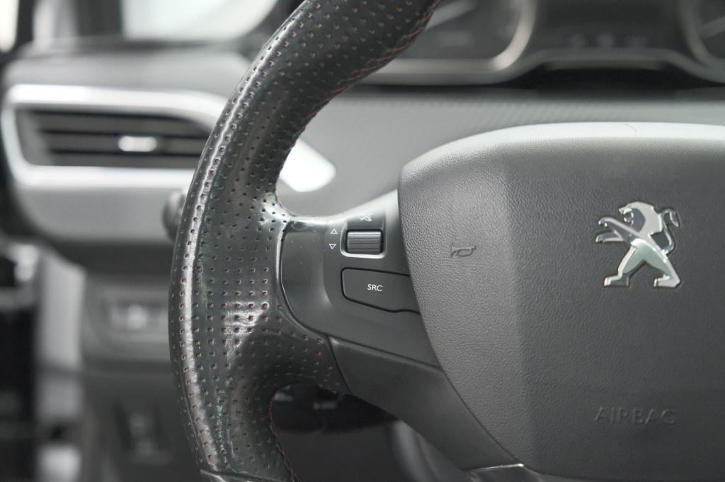 Peugeot 2008 puretech 110 eat6 gt | trekhaak | camera | panoramadak | apple