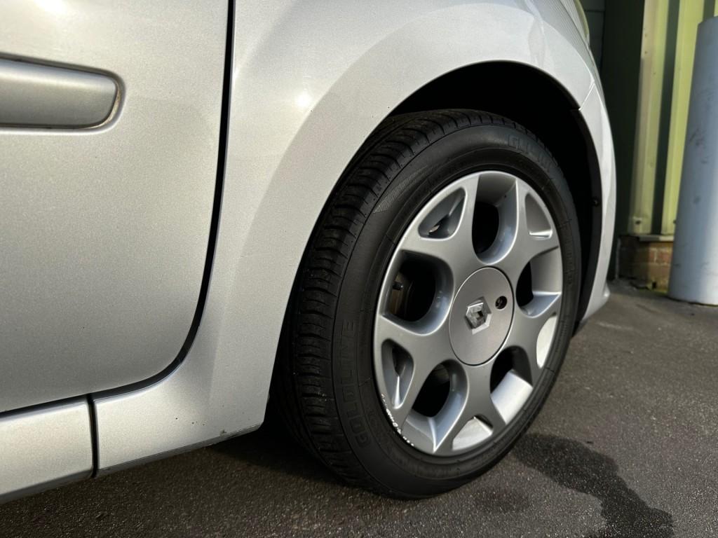Renault Twingo 1.2-16v night & day airco cruise-ctrl trekhaak apk 09-2027