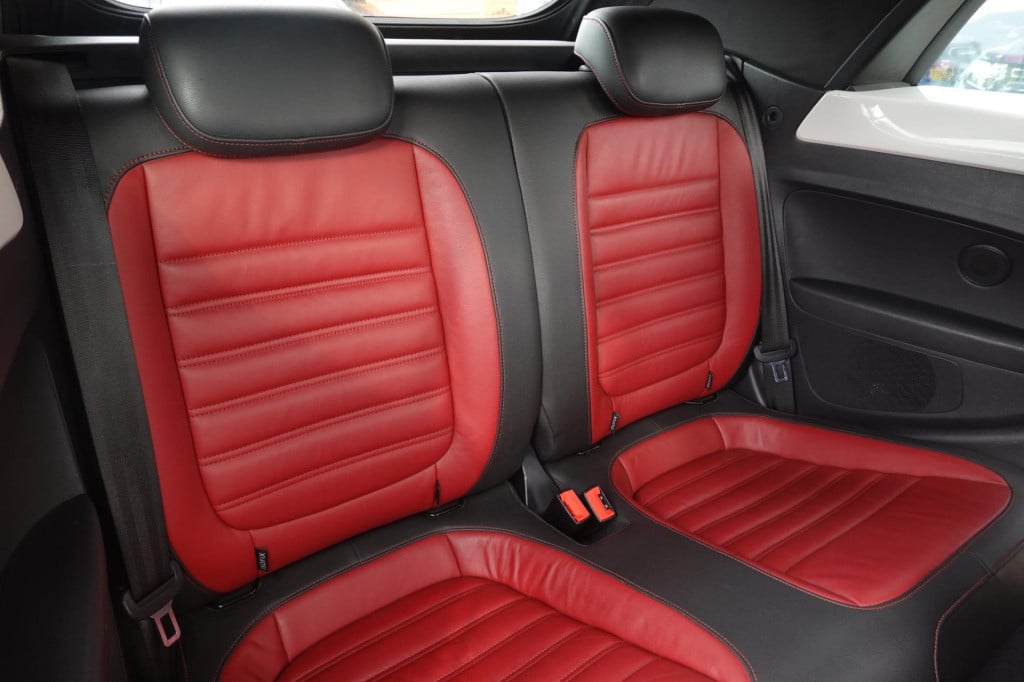 Volkswagen New Beetle cabriolet 1.4 tsi sport