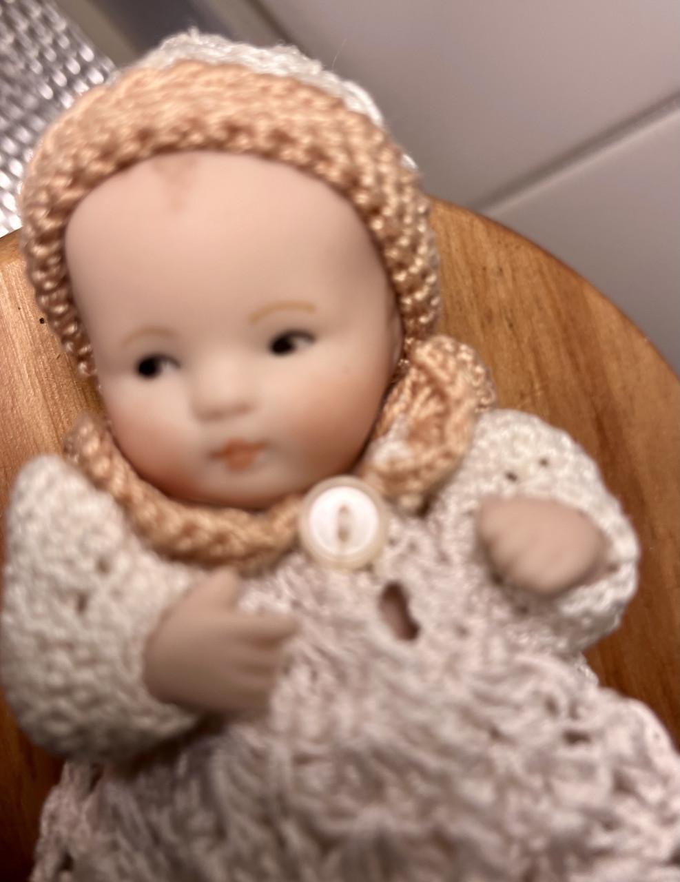 Porseleinen baby meisje