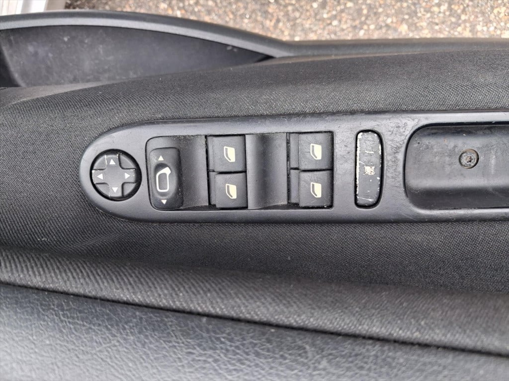 Peugeot 207 sportium 1.6 vti 120pk trekhaak | cruise control | airco | blue