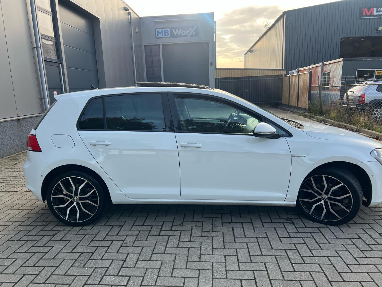 Volkswagen Golf 1.2TSI Cup Edition Automaat Pano