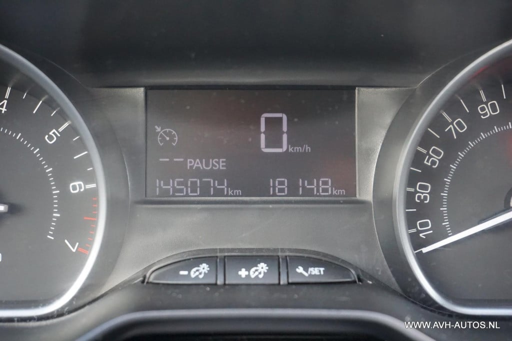 Peugeot 208 1.2 puretech blue lion