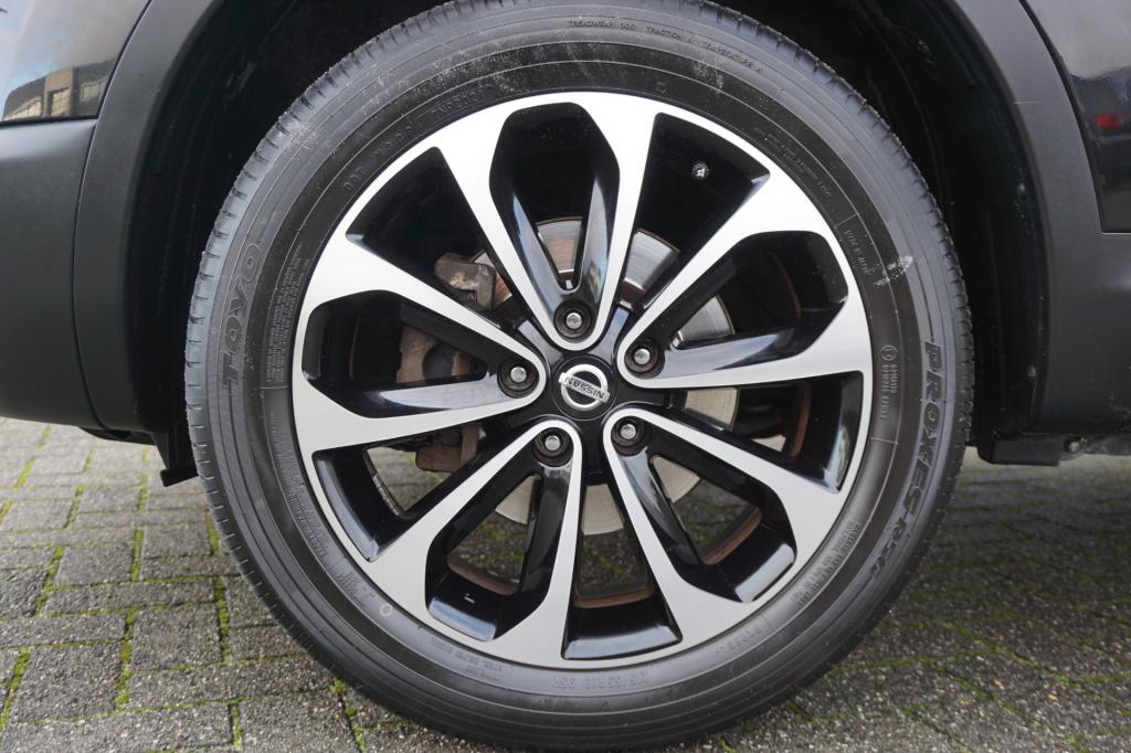 Nissan Qashqai 1.6 connect edition climate / navi / cruise / camera / pano 