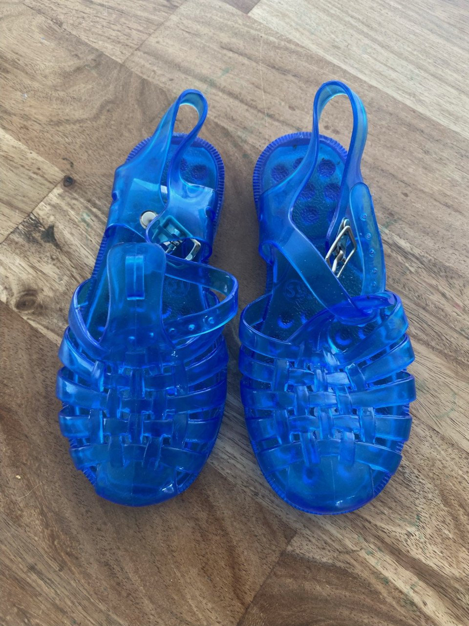 Waterschoenen maat 26-27 en 29.