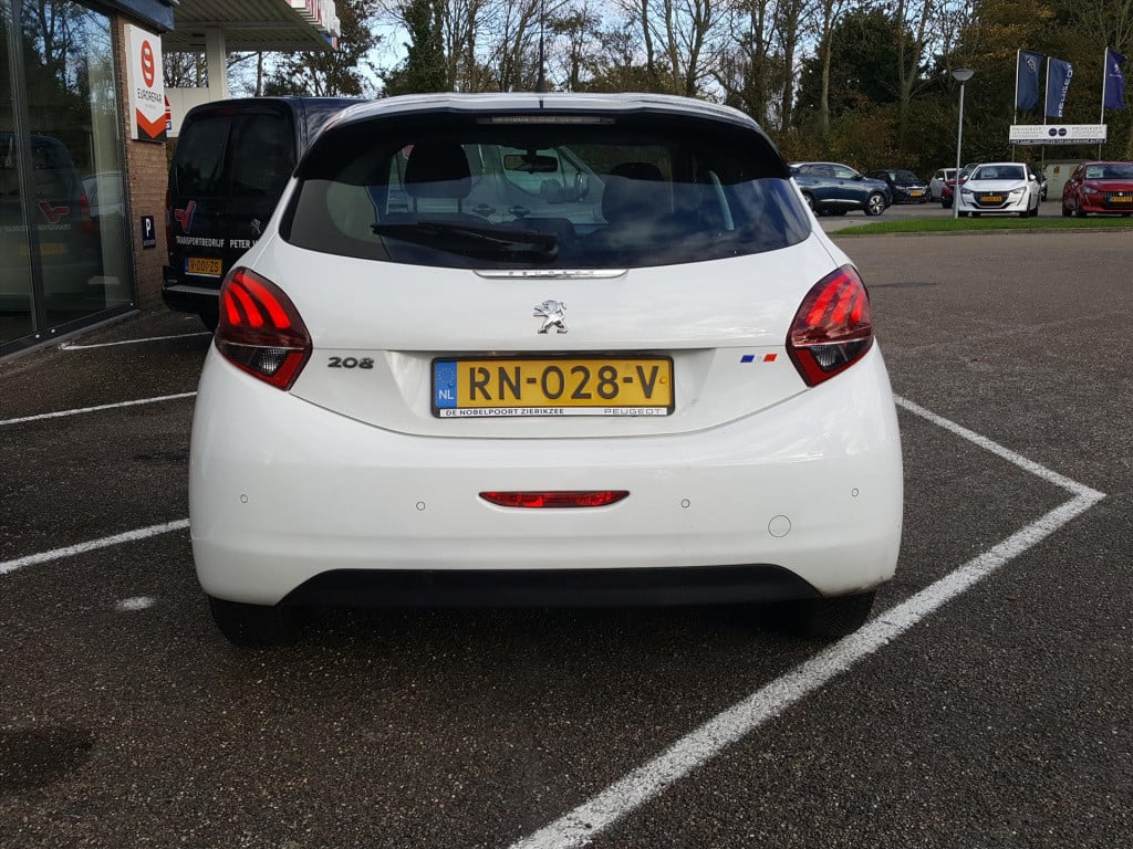 Peugeot 208 blue lion 1.2 pt-82pk 5d navigatie | apple carplay & android au