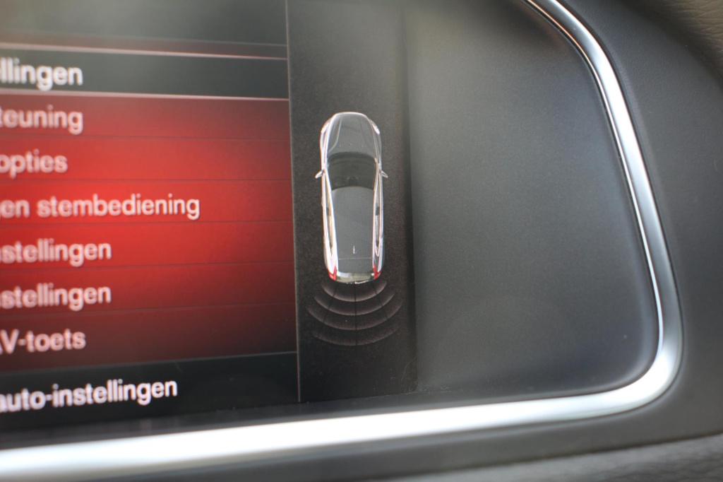 Volvo V40 2.0 t2 r-design - leder/alcantara - harman kardon - led - navi - 