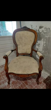 Mooie houten stoel