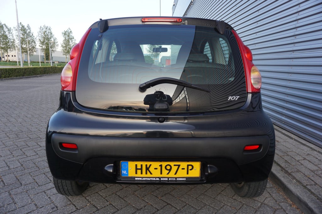 Peugeot 107 1.0-12v xr airco / elektr. ramen